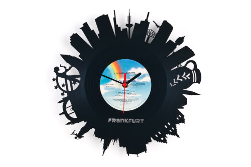 Schallplattenuhr mit der Skyline von Frankfurt